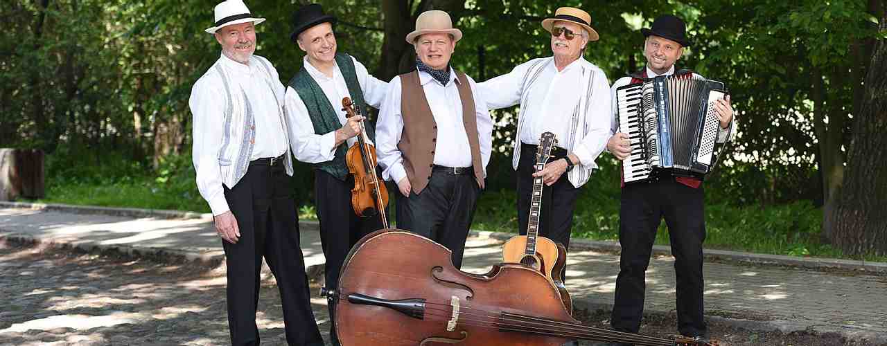 O warszawskich kapelach słów kilka