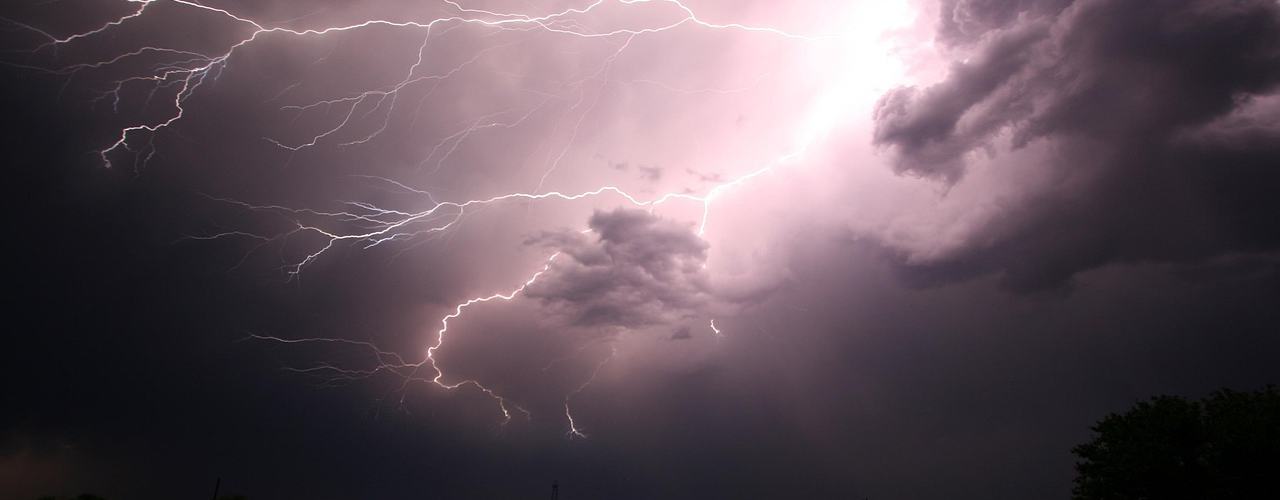 Skutki huraganów, nawałnic i susz w atlasie online